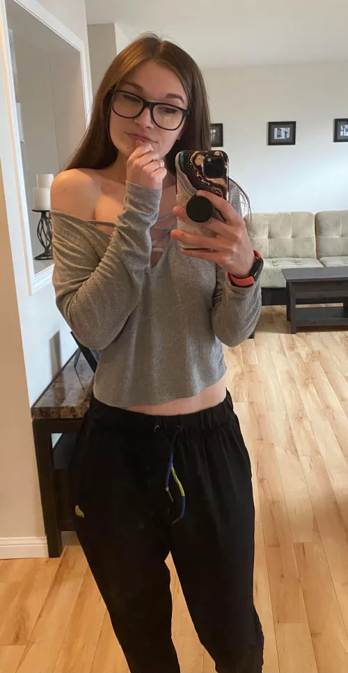 Took this selfie right after daddy fucked me in his car😈