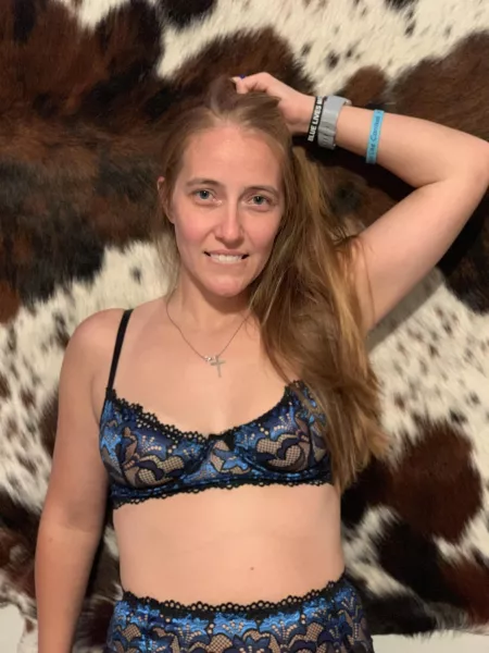 Top 15% creator!! Free subscription, custom content available. I reply to every message. Come talk to me. PPV with amazing content! Can i make your dreams come true? 😘 Link in comments.