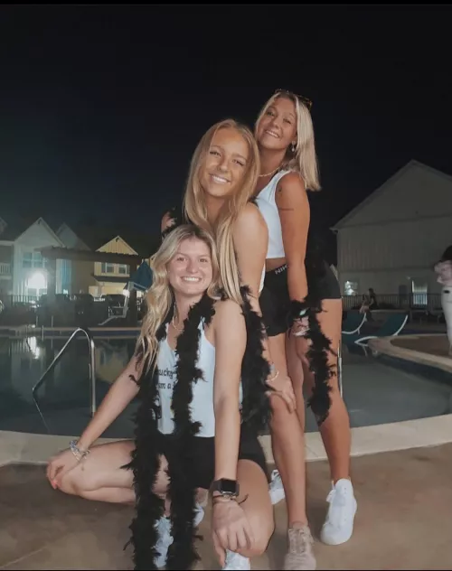 (Top to bottom) Blondes n Boas (Top to bottom) Blondes n Boas