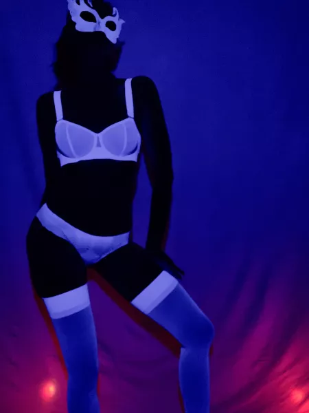 Total silhouette, by LustreGlow. Total silhouette, by LustreGlow.