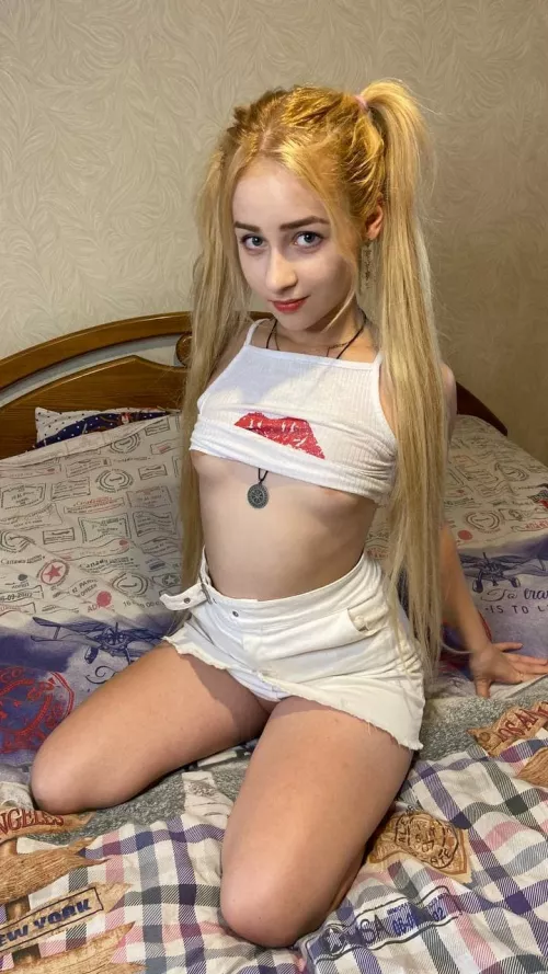 Totally lonely and horny 😍 Join me and I will give you a special surprise 😱 Free onlyfans link in comments 👇