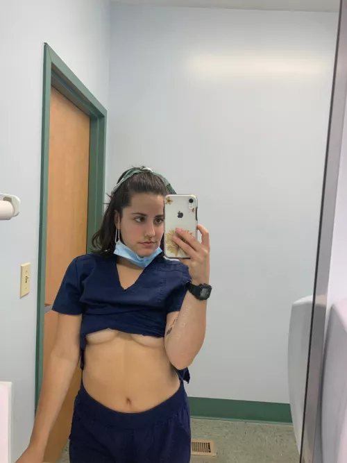 touch my vet tech titties on break👐