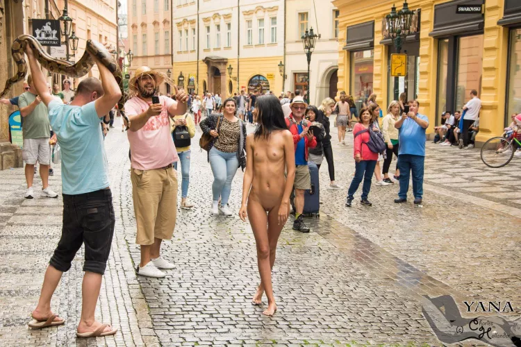 tourist attraction Yana with bare feet