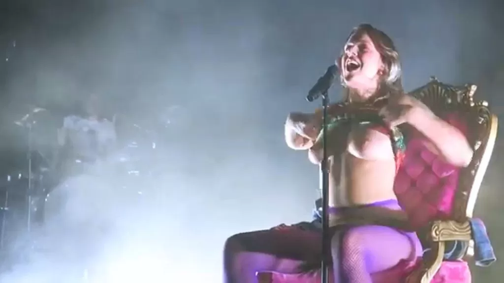 Tove Lo - game of topless at concert Tove Lo - game of topless at concert