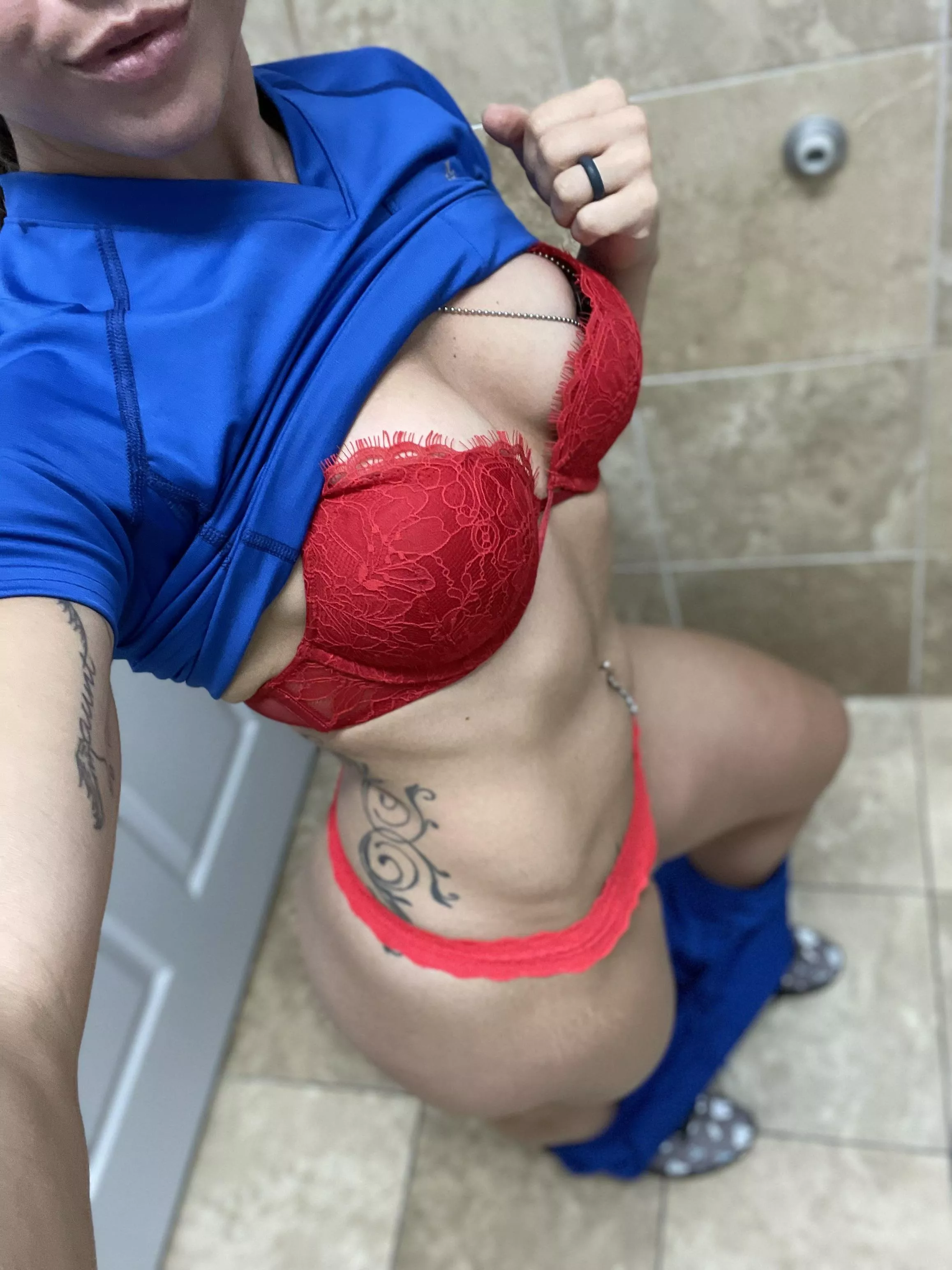 Trading during the work day. Unaware 29 YO GF. Add me on Kik or Tele. Mtbguy0607. Must send sample with message. Looking for similar women. No bbw sorry. Trading during the work day. Unaware 29 YO GF. Add me on Kik or Tele. Mtbguy0607. Must send sample with message. Looking for similar women. No bbw sorry.