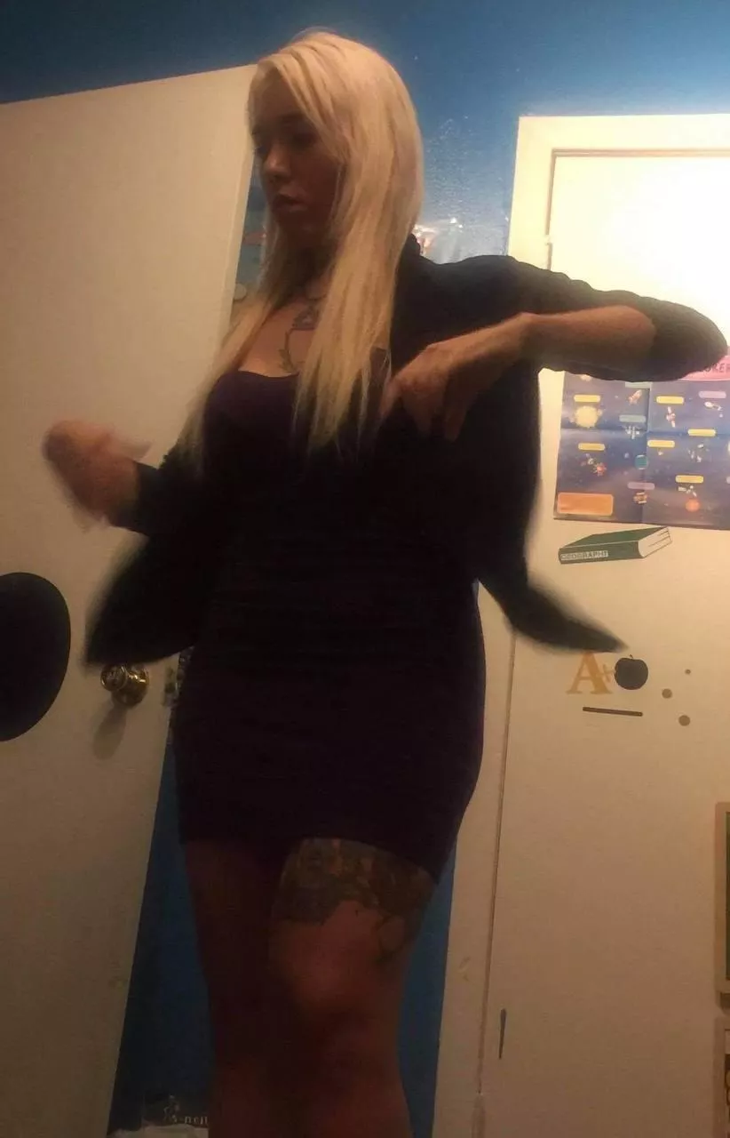 Trading my gf, 24yo from UK. Into slim babes and milfs. Send a photo sample to start with asl. HazShep77 on kik. Bonus if you take Live Photo’s