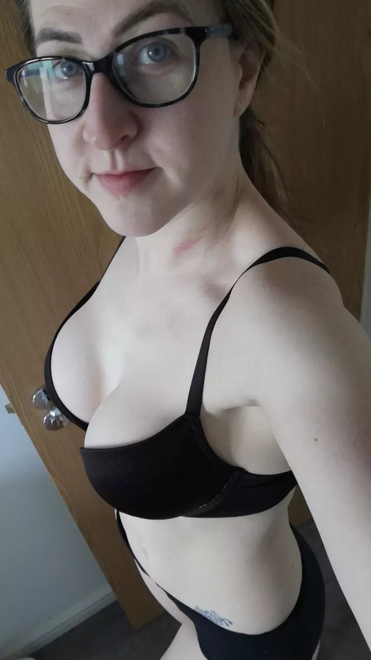 Trading my wife for yours. Only interested in 30+. Must be able to verify and show face… Kik: her_proud_hubby Trading my wife for yours. Only interested in 30+. Must be able to verify and show face… Kik: her_proud_hubby