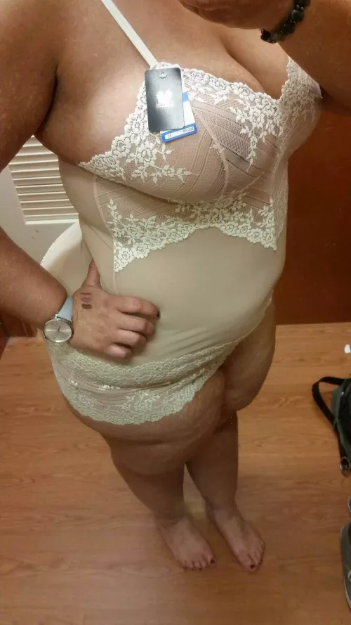 Trading pics and vids of wife. Send to receive. Kik thatfnguy83.