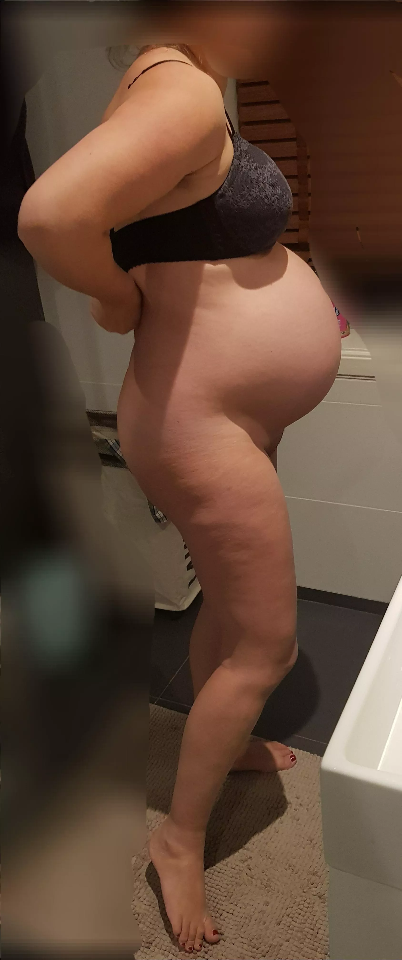 Trading pregnant and mombod pics of my wife for your pregnant wife. No face. DM for Kik (with sample). Trading pregnant and mombod pics of my wife for your pregnant wife. No face. DM for Kik (with sample).