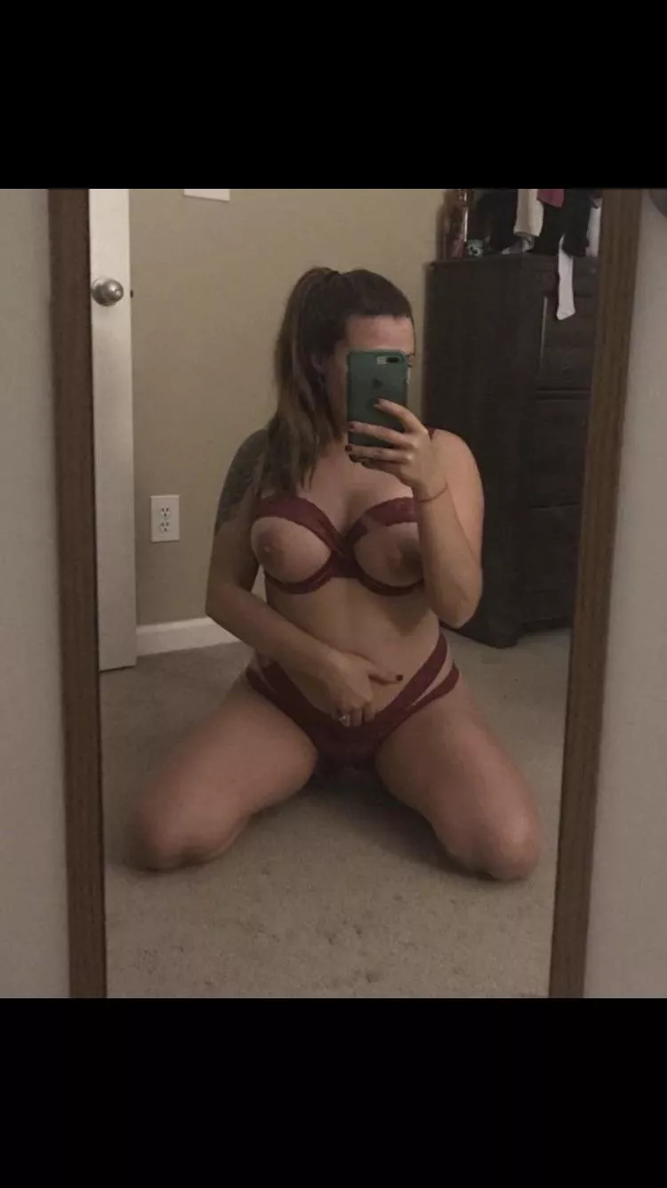 Tradinggg my 24 yo gffff w big titties 😛😛 Tradinggg my 24 yo gffff w big titties 😛😛