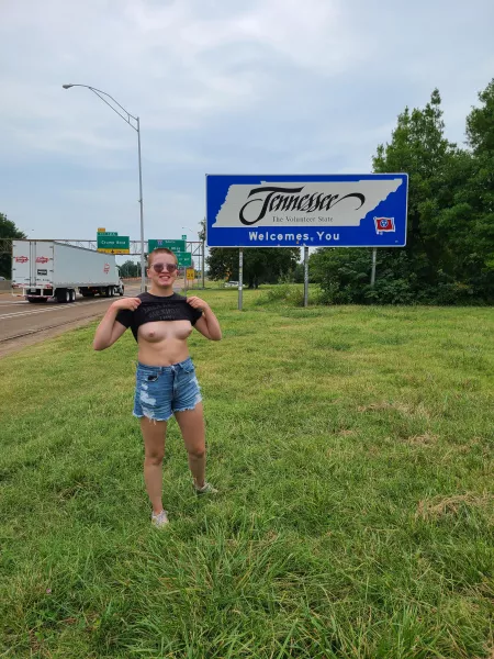Traveling across the states! Feeling a little more comfortable showing off my chest now that I feel a little more boish. Traveling across the states! Feeling a little more comfortable showing off my chest now that I feel a little more boish.