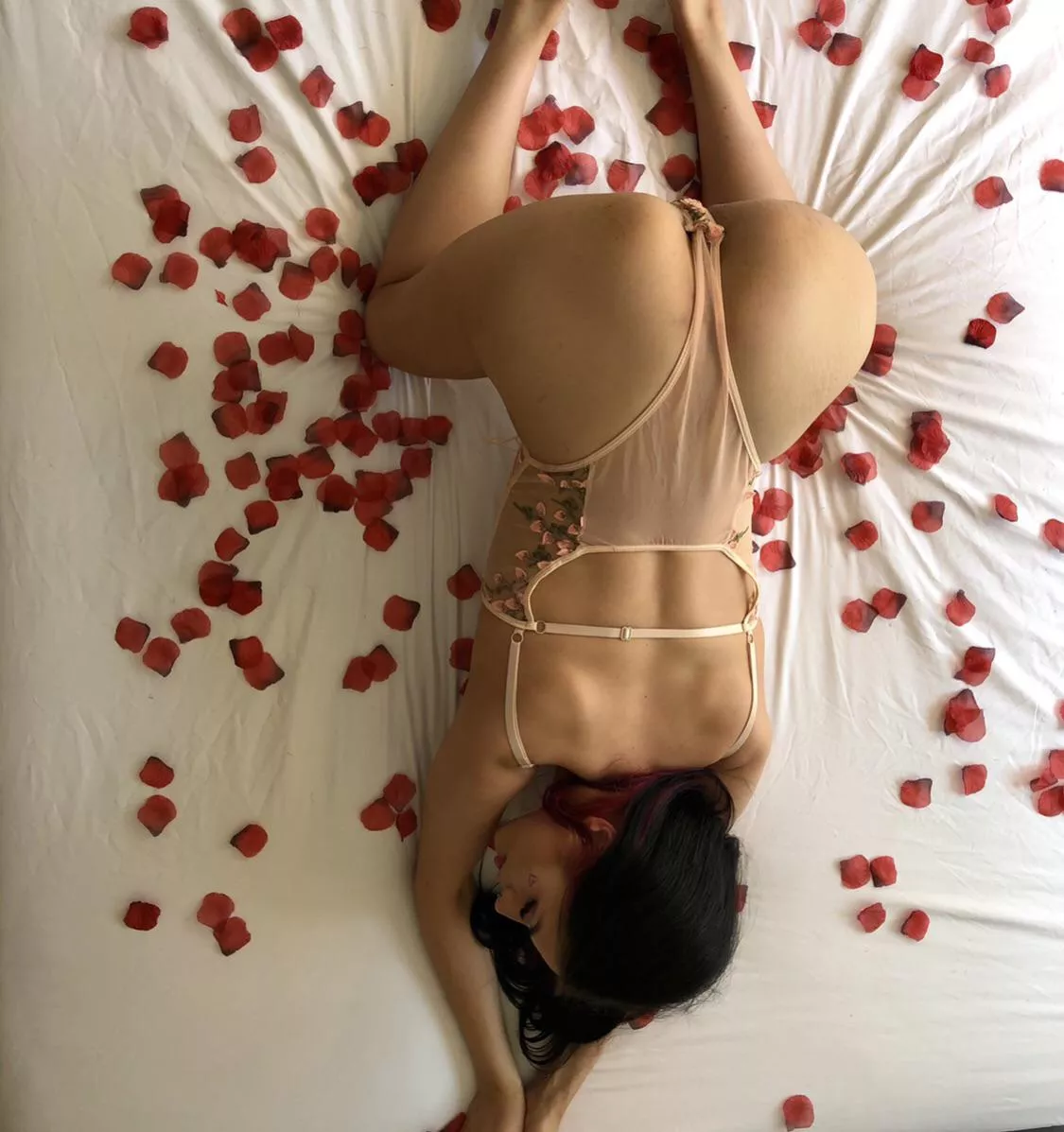 Treat yourself with a teen slut this Valentine’s Day❤️2000+ pics & vids❤️$8❤️daily posts & replies❤️fetish lover❤️customs, sexting, ratings, GFE & more😻