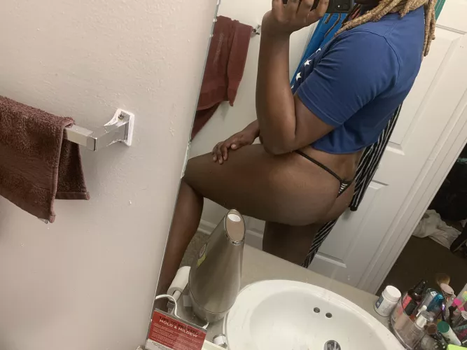 Tree and a thongs. Merry Christmas, I where an ounce in tree this year.