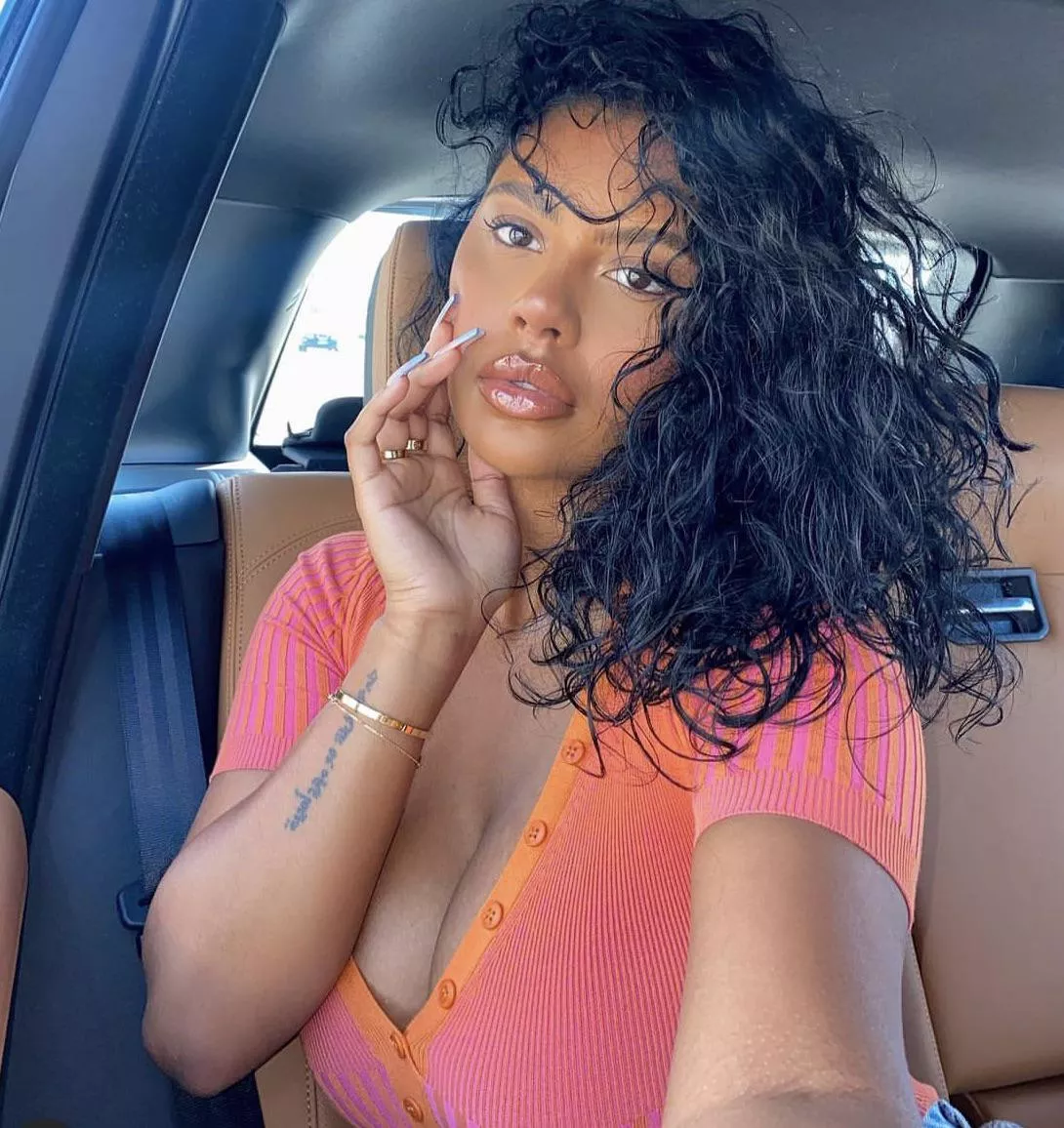 Tried making curls today lol, recommendation for more volume?🙄 Tried making curls today lol, recommendation for more volume?🙄