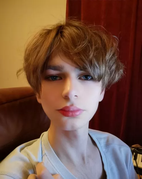 Tried some makeup for the first time, am i doing it right? Tried some makeup for the first time, am i doing it right?