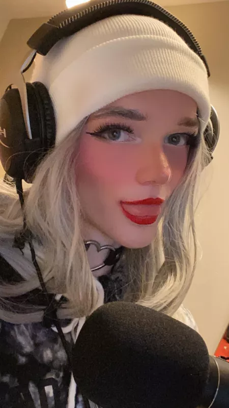 Tried to do an egirl look aha I think I need some new makeup ☺️ Tried to do an egirl look aha I think I need some new makeup ☺️