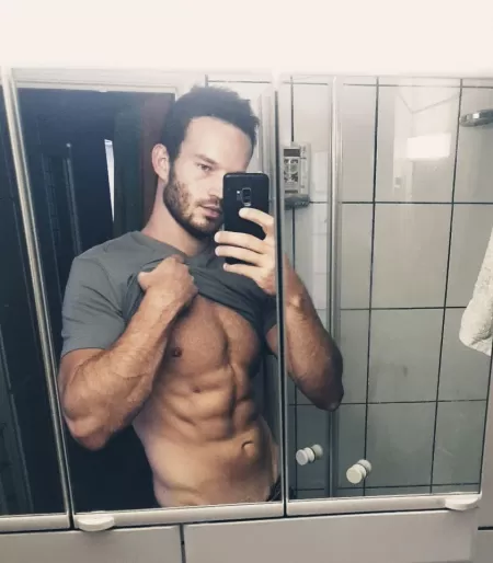 Tried to show off my somewhat mediocre abs. Liked the forearm better ;) Tried to show off my somewhat mediocre abs. Liked the forearm better ;)