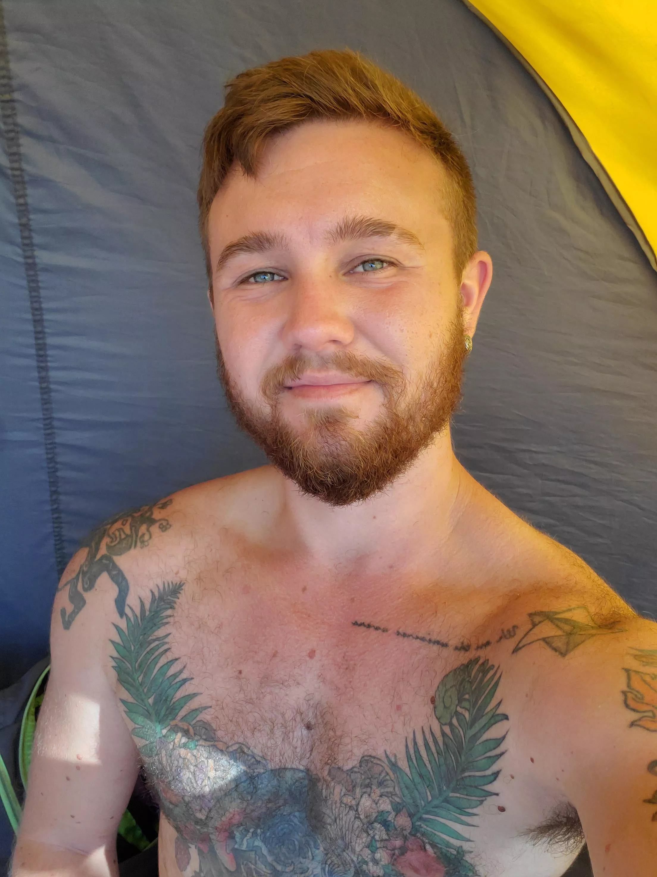 trimmed my beard shorter and I'm loving it, happy friday yall! 🦦💙