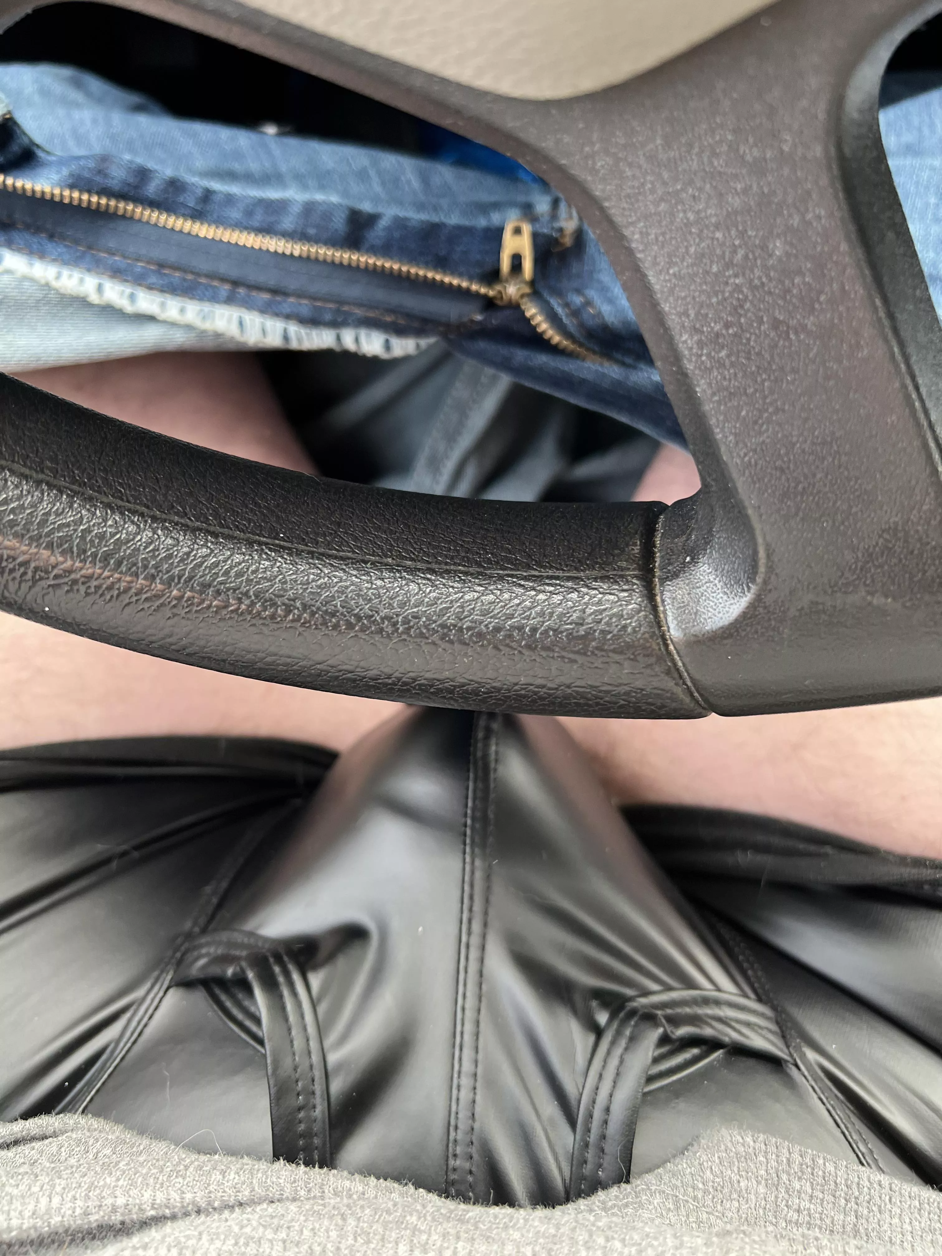 Truck fun waiting for my twink for some car fun