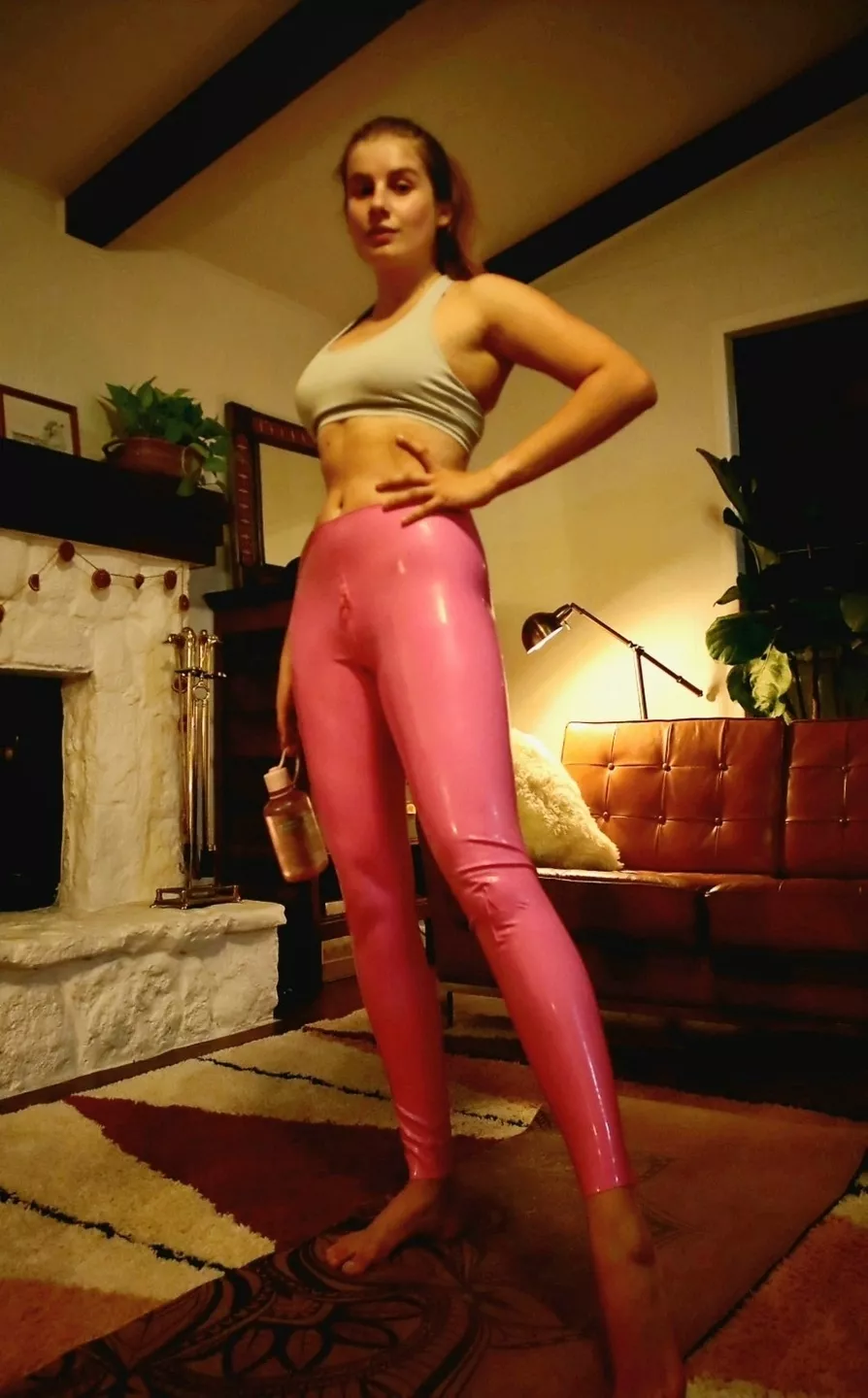 Trust latex to spice up any workout outfit π
 Trust latex to spice up any workout outfit π
