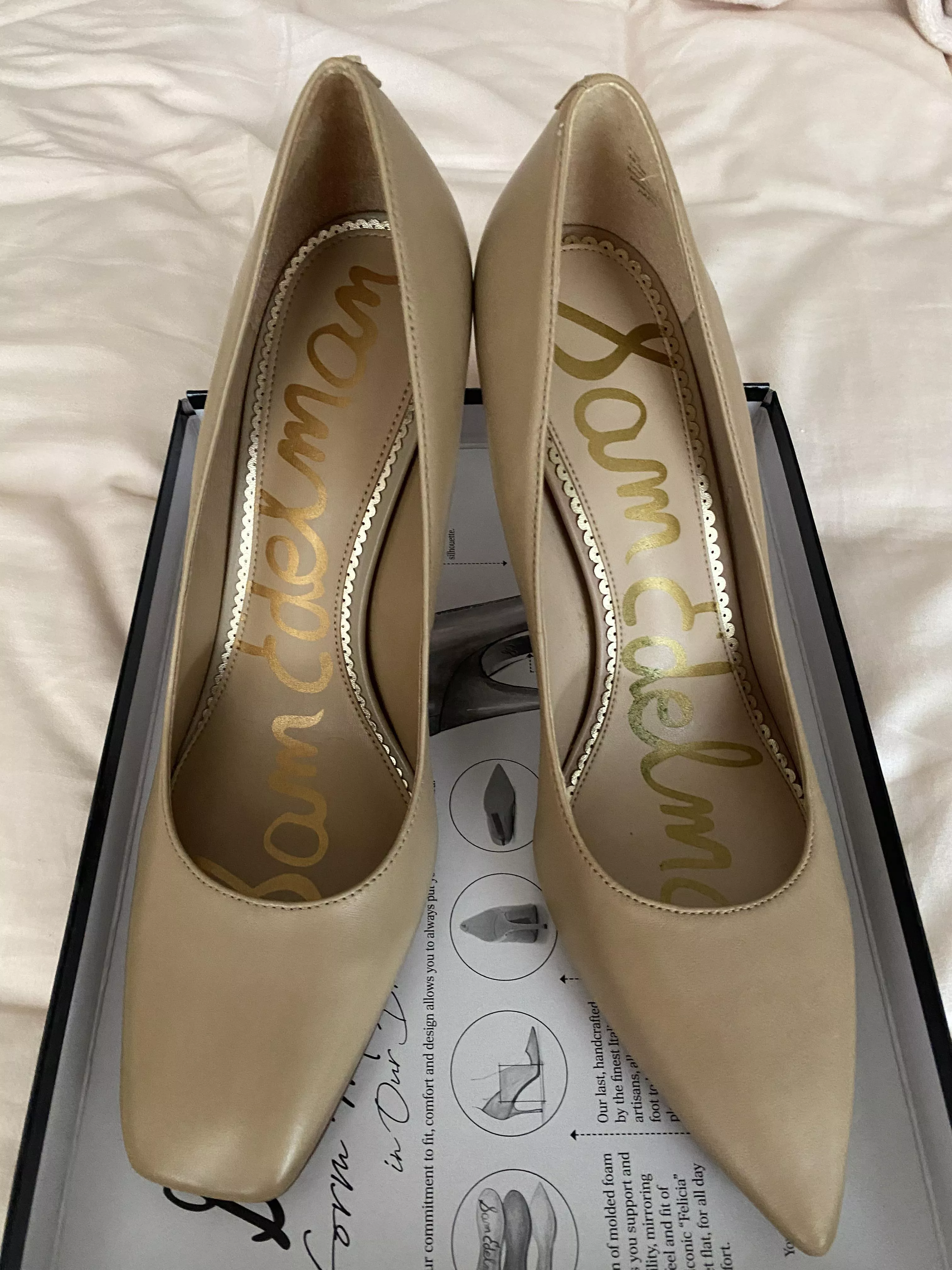 Trying to decide between a square toe or a pointy toe heel. What do you think looks better and is more of a βclassicβ piece for your closet? Trying to decide between a square toe or a pointy toe heel. What do you think looks better and is more of a βclassicβ piece for your closet?