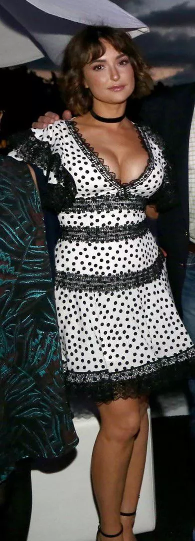 Trying to decide on my weekend role model - Milana Vayntrub perhaps? Trying to decide on my weekend role model - Milana Vayntrub perhaps?