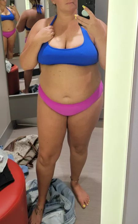 Trying to find a bathing suit for our trip to Florida💙🏝💕 Trying to find a bathing suit for our trip to Florida💙🏝💕