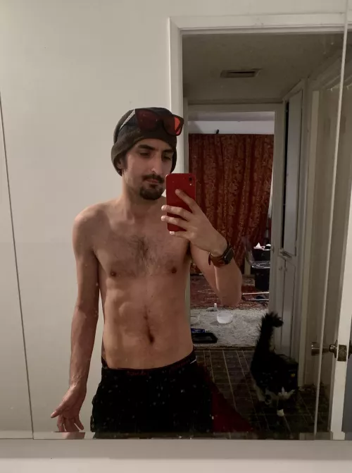 Trying to gain weight and get back into lifting, still biceps are sore af! Who wants to play minigolf on quest?