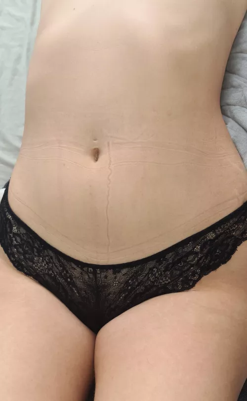 Tummy kisses please 😘