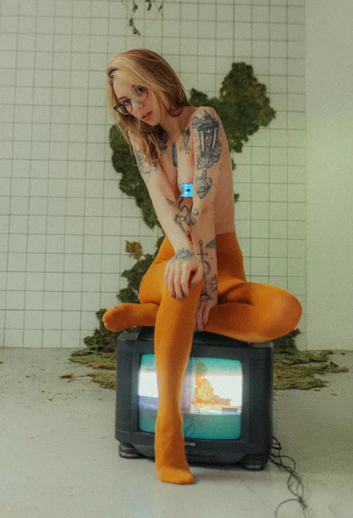 Turn off that TV and better watch me! Turn off that TV and better watch me!