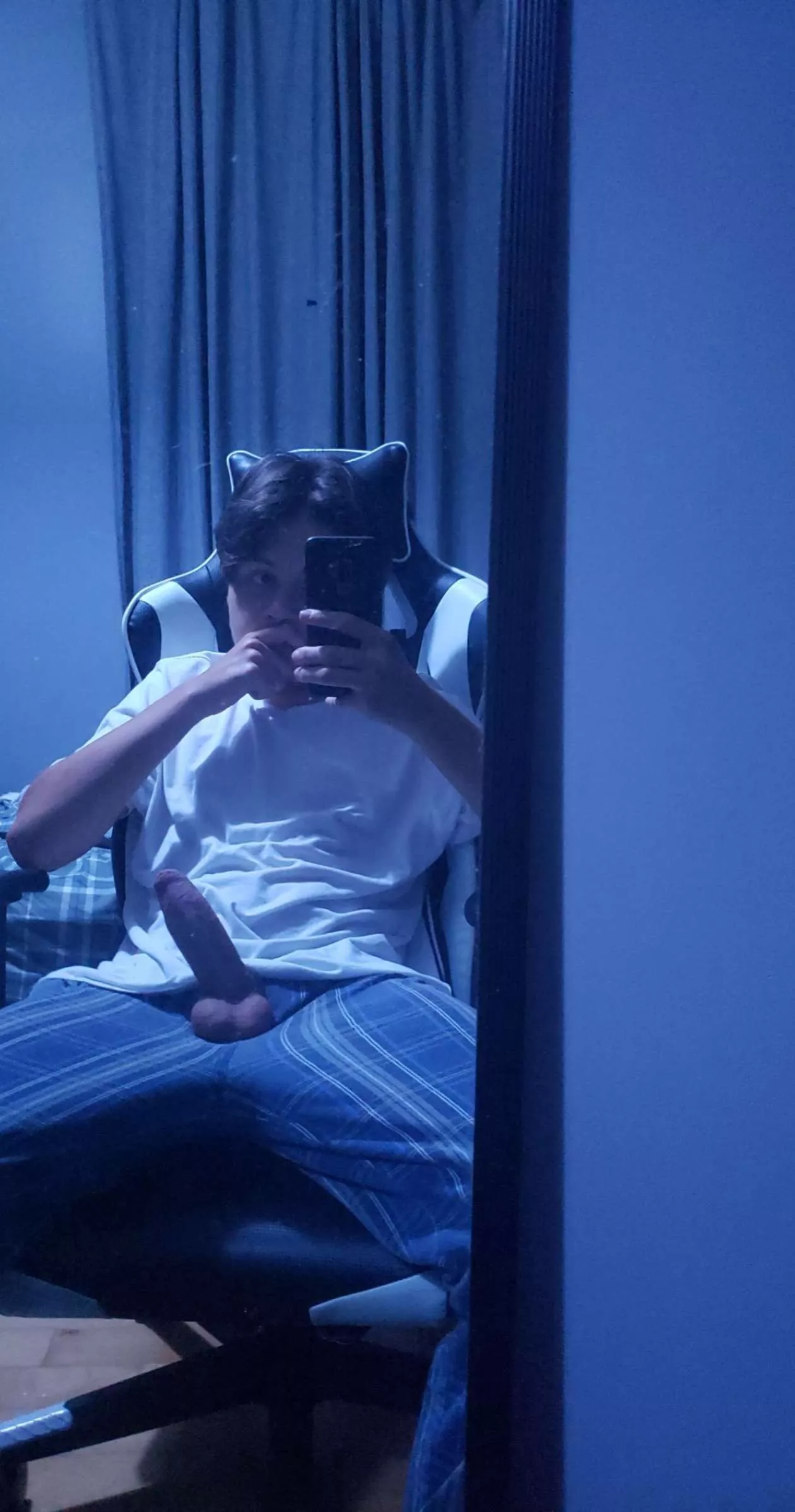 Turned 18 yesterday lol Turned 18 yesterday lol