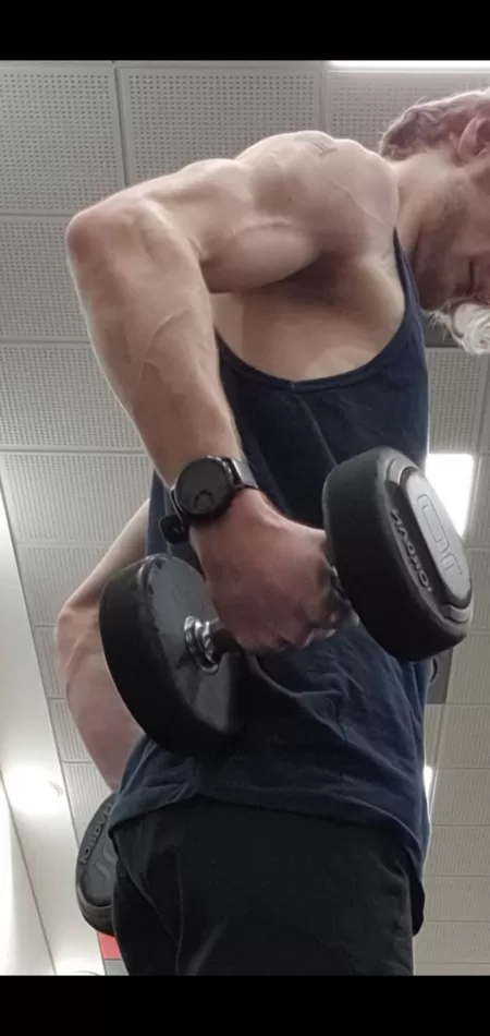 Turns out my skinny little arms can look pretty scary when they get going Turns out my skinny little arms can look pretty scary when they get going