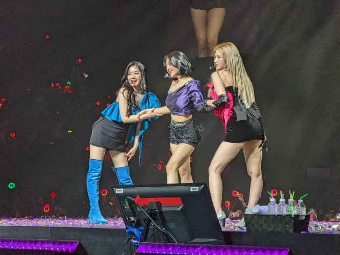 TWICE - Dahyun, Jihyo & Sana