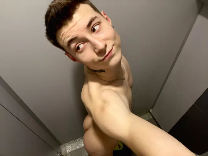 Twink ass from the gym shower š