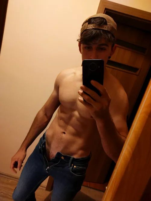 Twitter is sexier @Chrishowl_