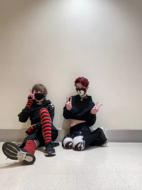 Two fems out for a stroll Two fems out for a stroll