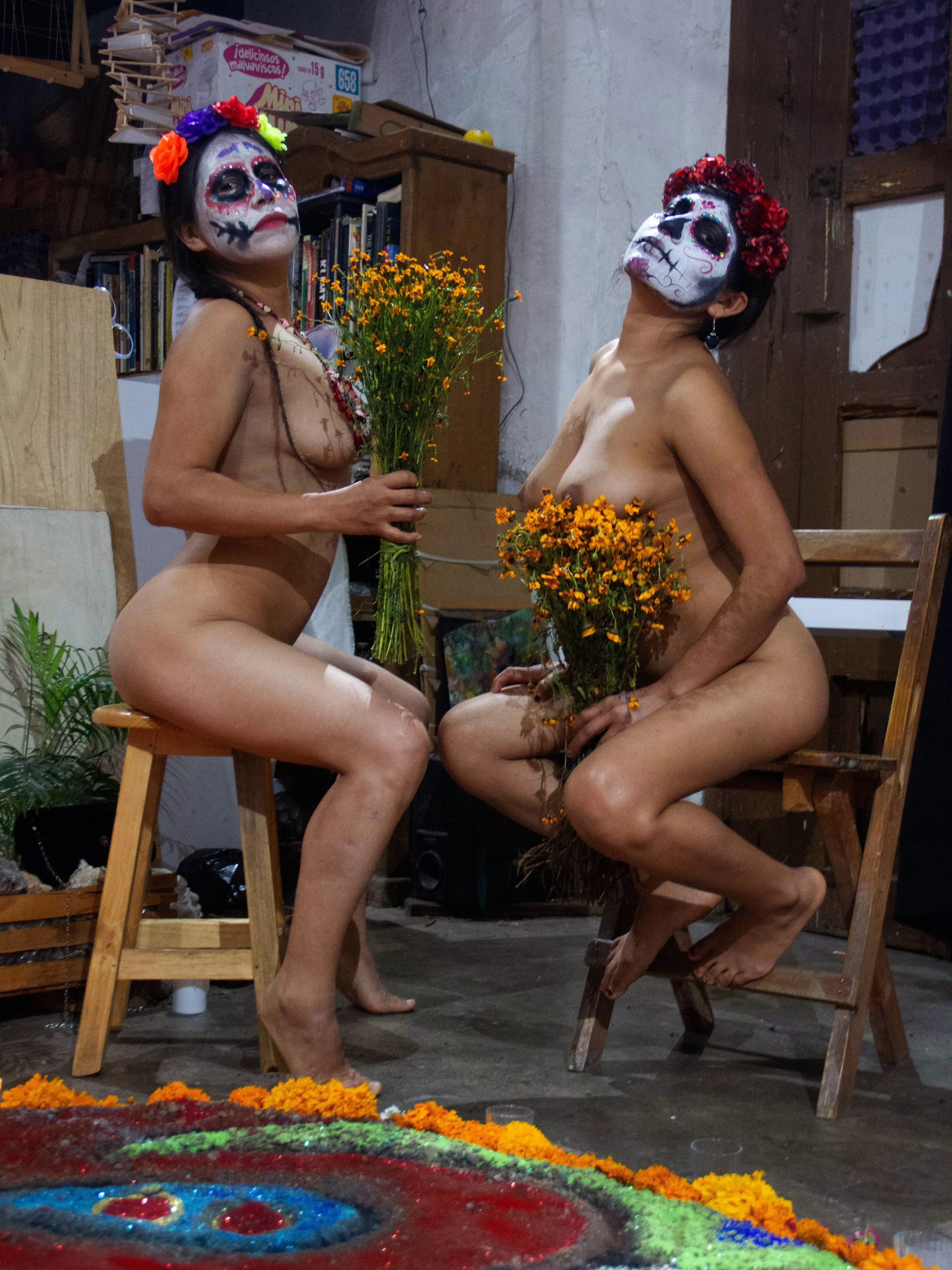 Two latinas Two latinas