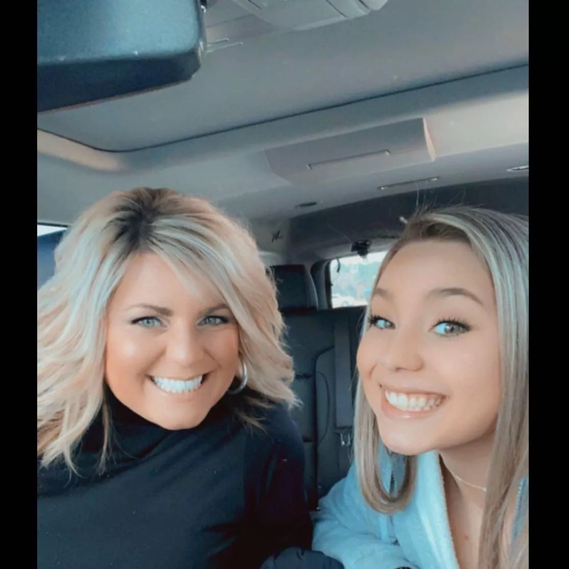 Two sexy blondes 🖤🤍 beautiful mother/daughter duo Two sexy blondes 🖤🤍 beautiful mother/daughter duo
