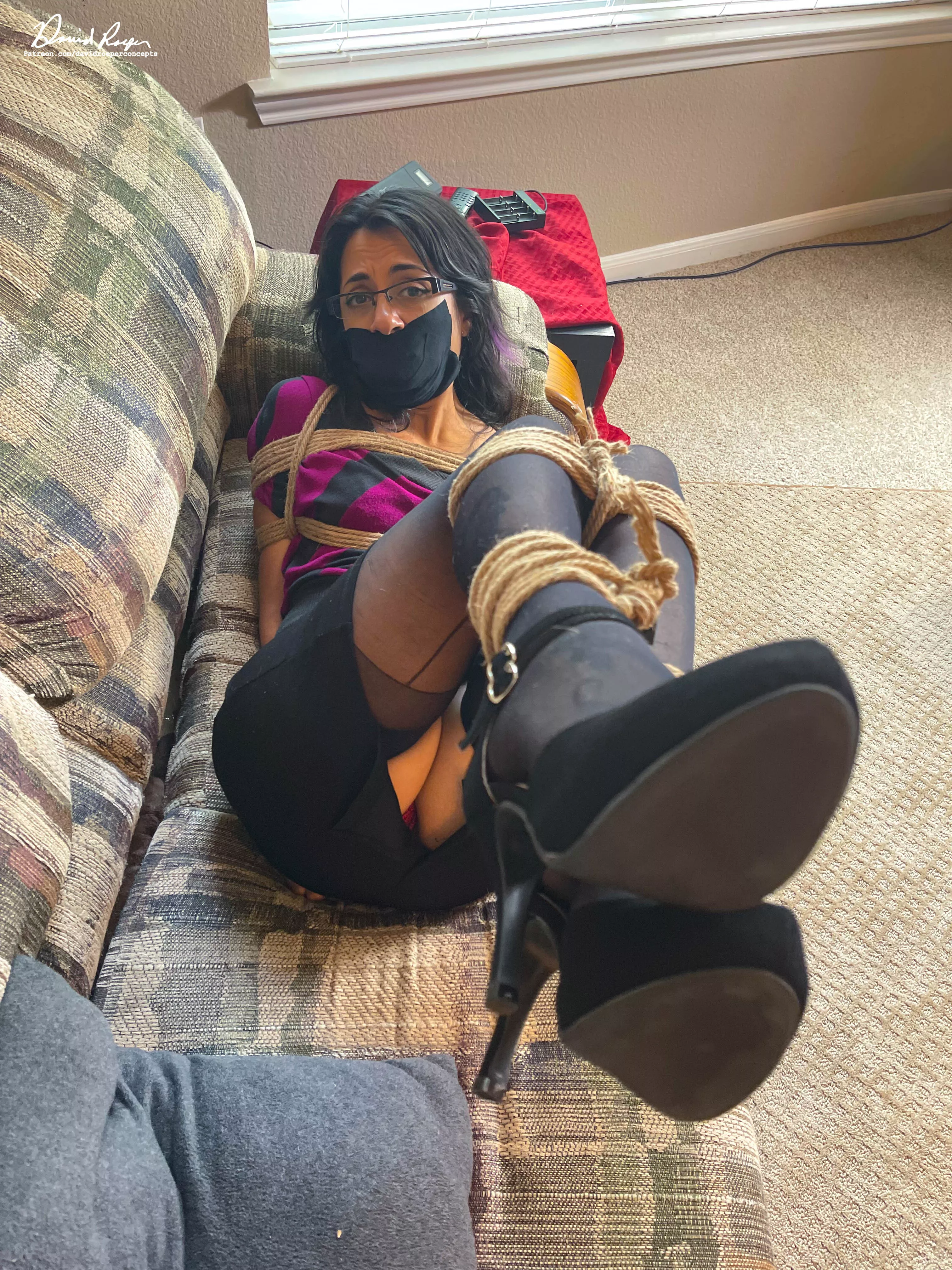 Tying up secretaries is one of my favorite pastimes. Tying up secretaries is one of my favorite pastimes.