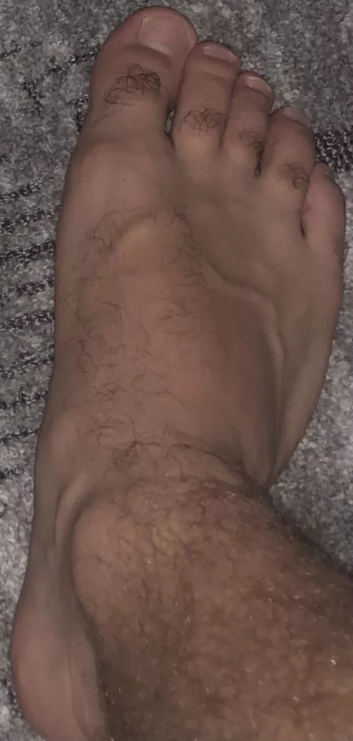 U know what they say ab big feet right?