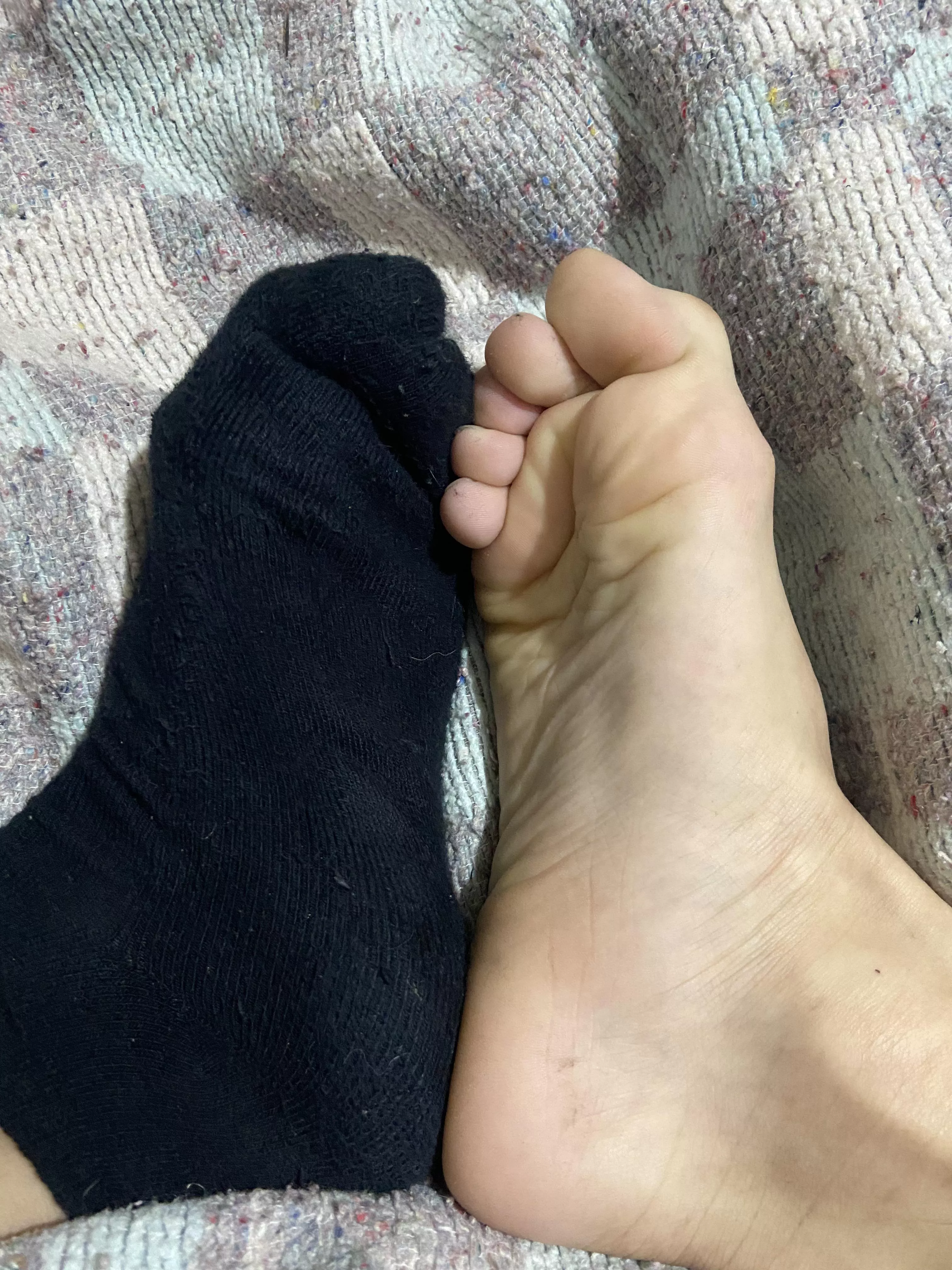 u prefer with or without socks? 🙈 taste good anyways 😏😋 dms/pms r welcome u prefer with or without socks? 🙈 taste good anyways 😏😋 dms/pms r welcome