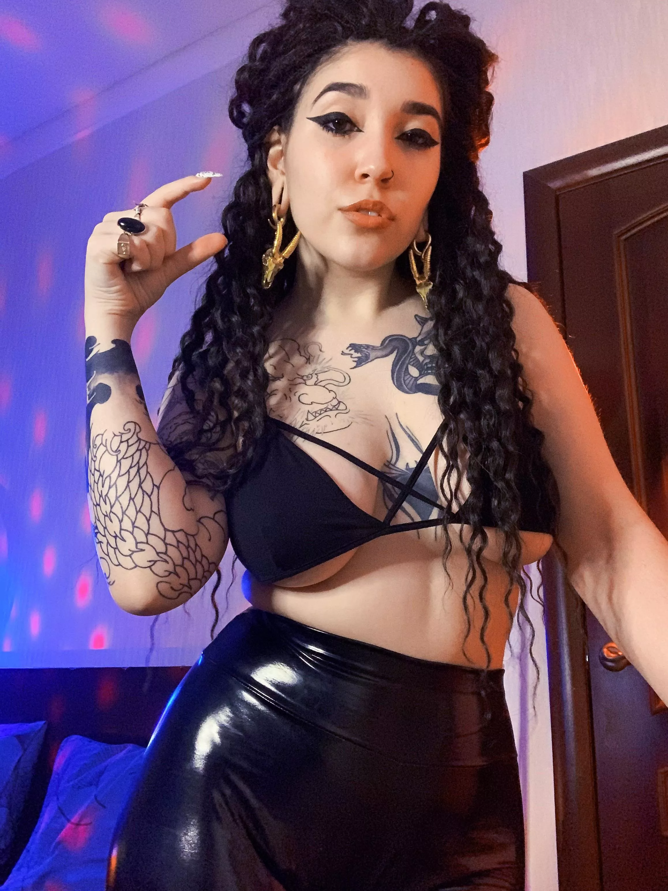 u wanna spend valentine’s day locked while i’m on the date? oh, u reading my mind