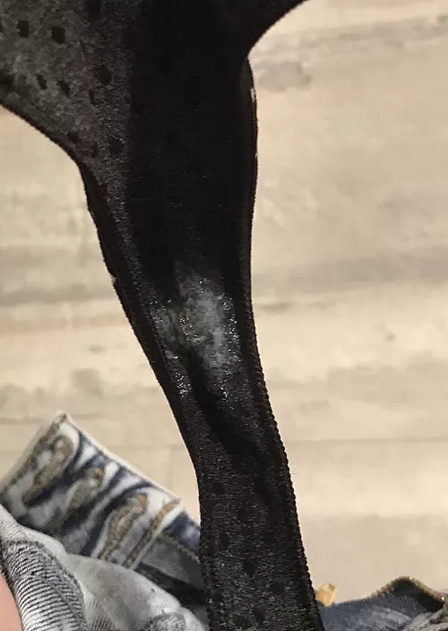 Ugh, I hate when I soak my panties and no one is able to lick up my mess🙄🥺