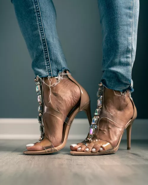 Ugh my feet get so Veiny when Iโm standing in heels for too long! Either way hope you like!