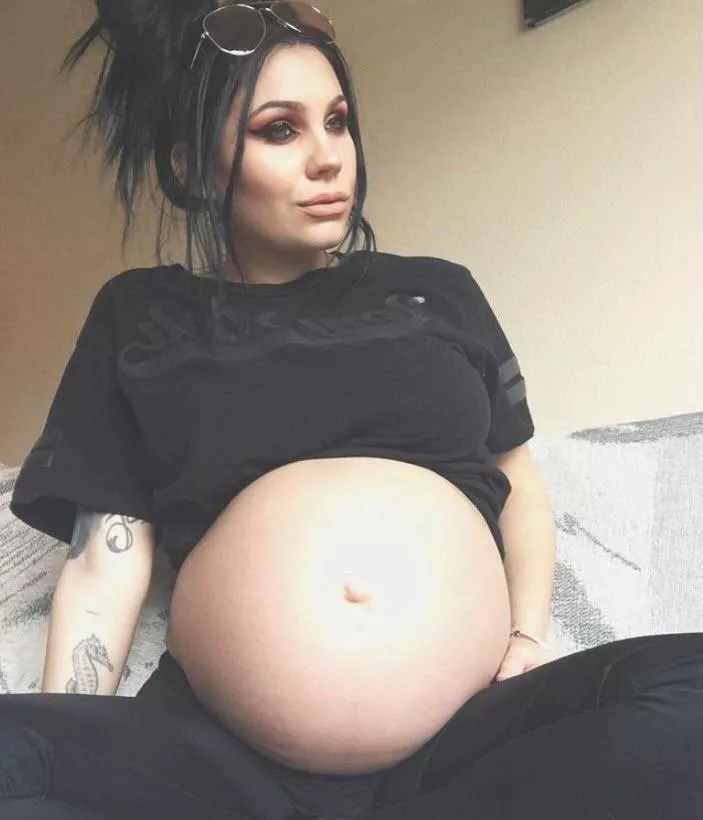 Ugh… so round and huge! I’m feeling so sexy too babes. I bet you all want to see more of me do you? If you had a chance to do anything with my belly, what would it be? 😍🥵🥰😘🤰🏻🤰🏻 Ugh… so round and huge! I’m feeling so sexy too babes. I bet you all want to see more of me do you? If you had a chance to do anything with my belly, what would it be? 😍🥵🥰😘🤰🏻🤰🏻
