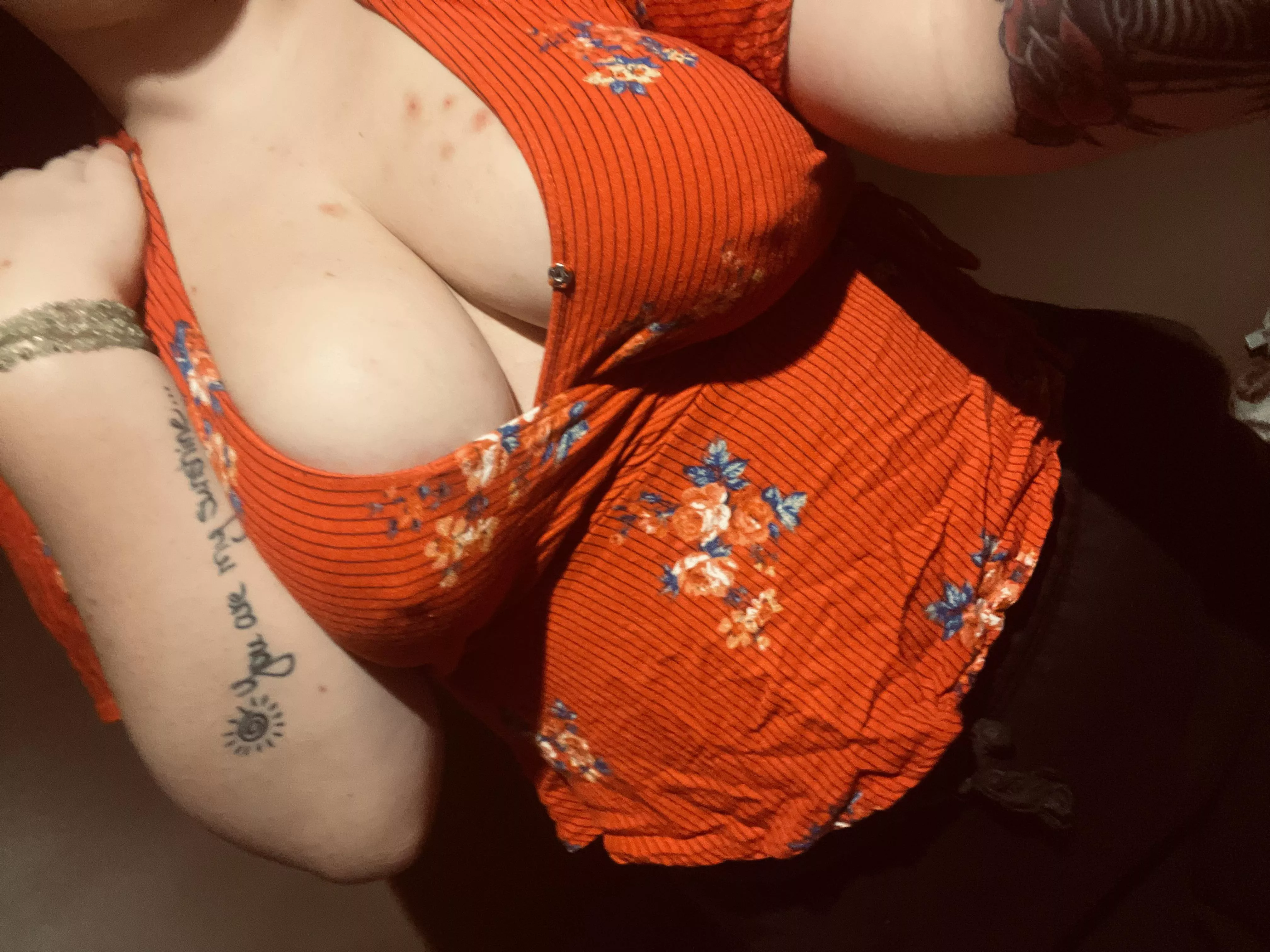 Pregnant Breast Growth Porn Gallery - Ugh worst part of being pregnant & my boobs growing so fast is I have to  retire my fav shirt ðŸ˜¢ðŸ˜© nudes : EngorgedVeinyBreasts | NUDE-PICS.ORG