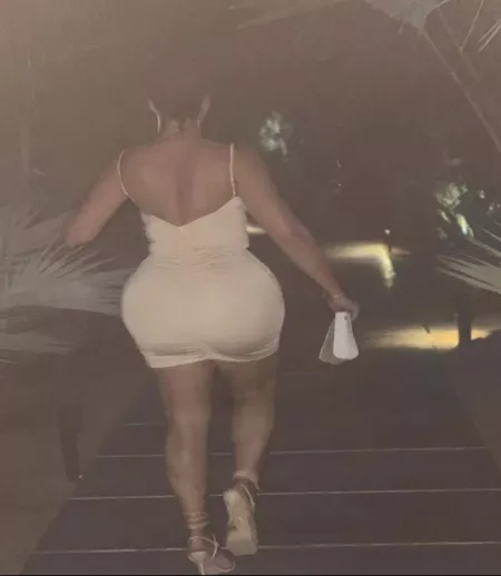 Unbelievable booty! Unbelievable booty!