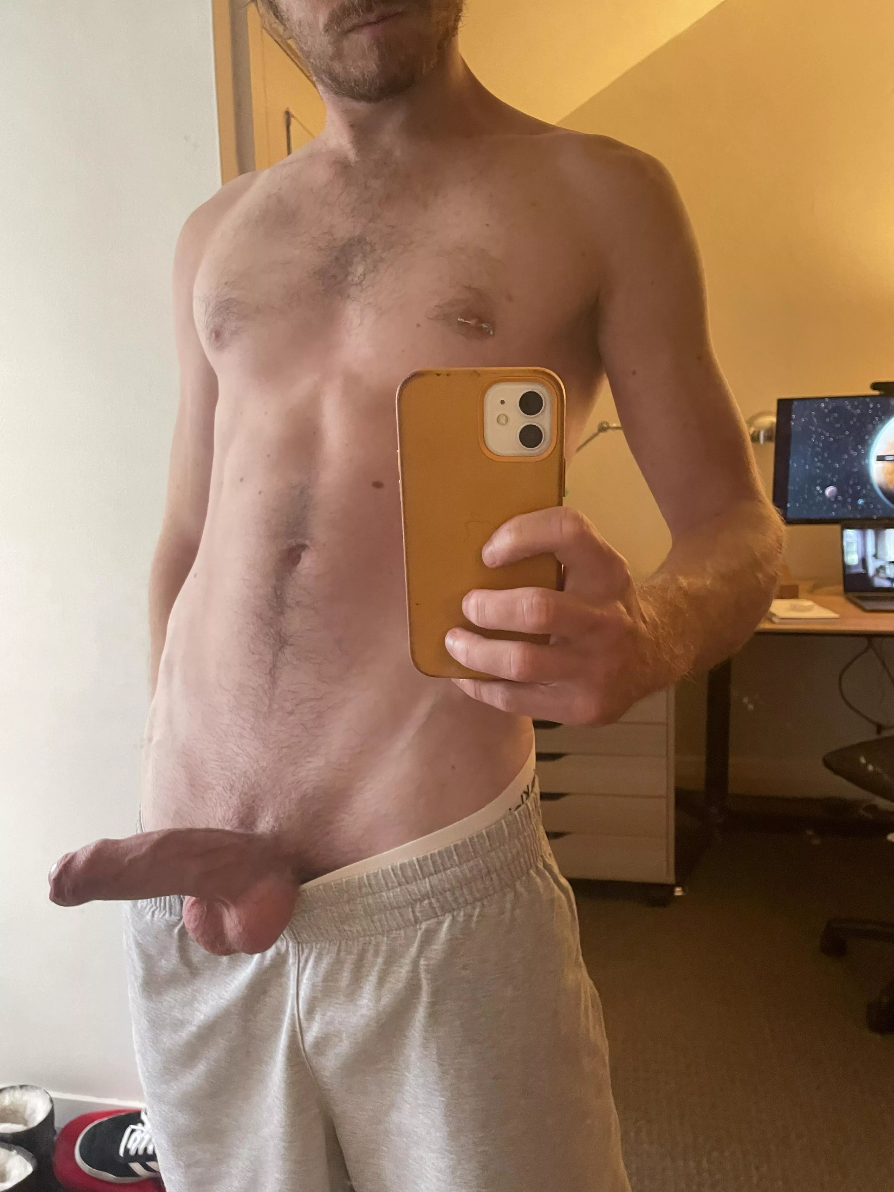 Uncut Aussie cock at your service 👇