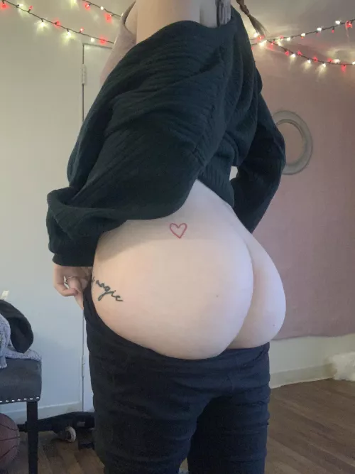 Underwear is just uncomfortable ๐ฃ