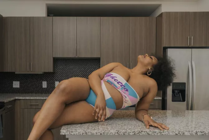 Up if you would fuck this hot ebony queen on the counter ๐๐พ